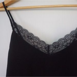 BLACK LACE V-NECK TOP
